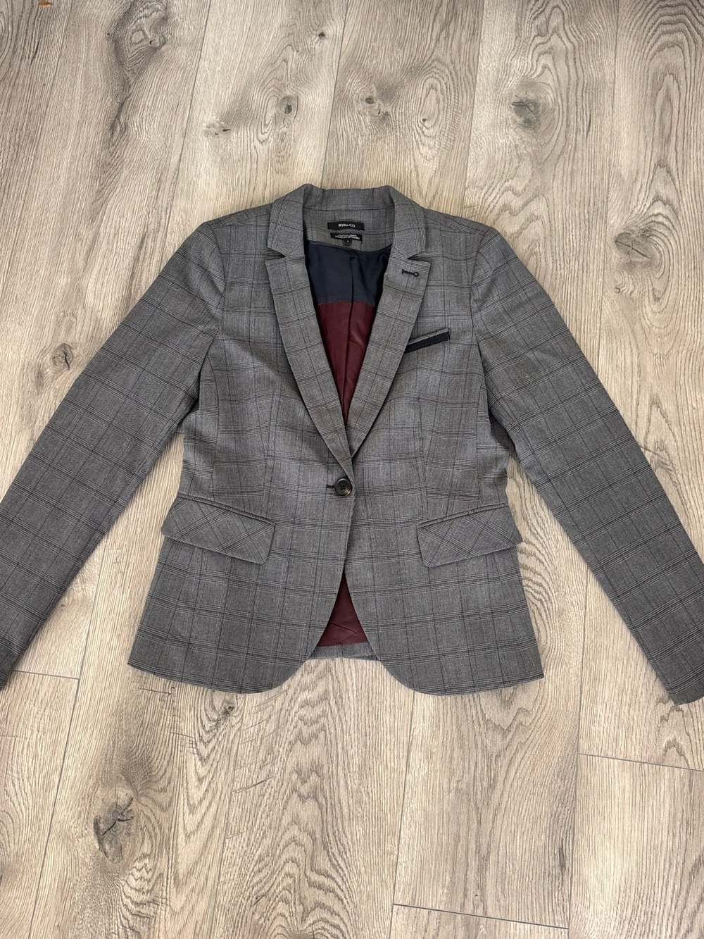 RW&CO. Vintage Grey Plaid Blazer with Burgundy Lining & Elbow Pads - Size 6